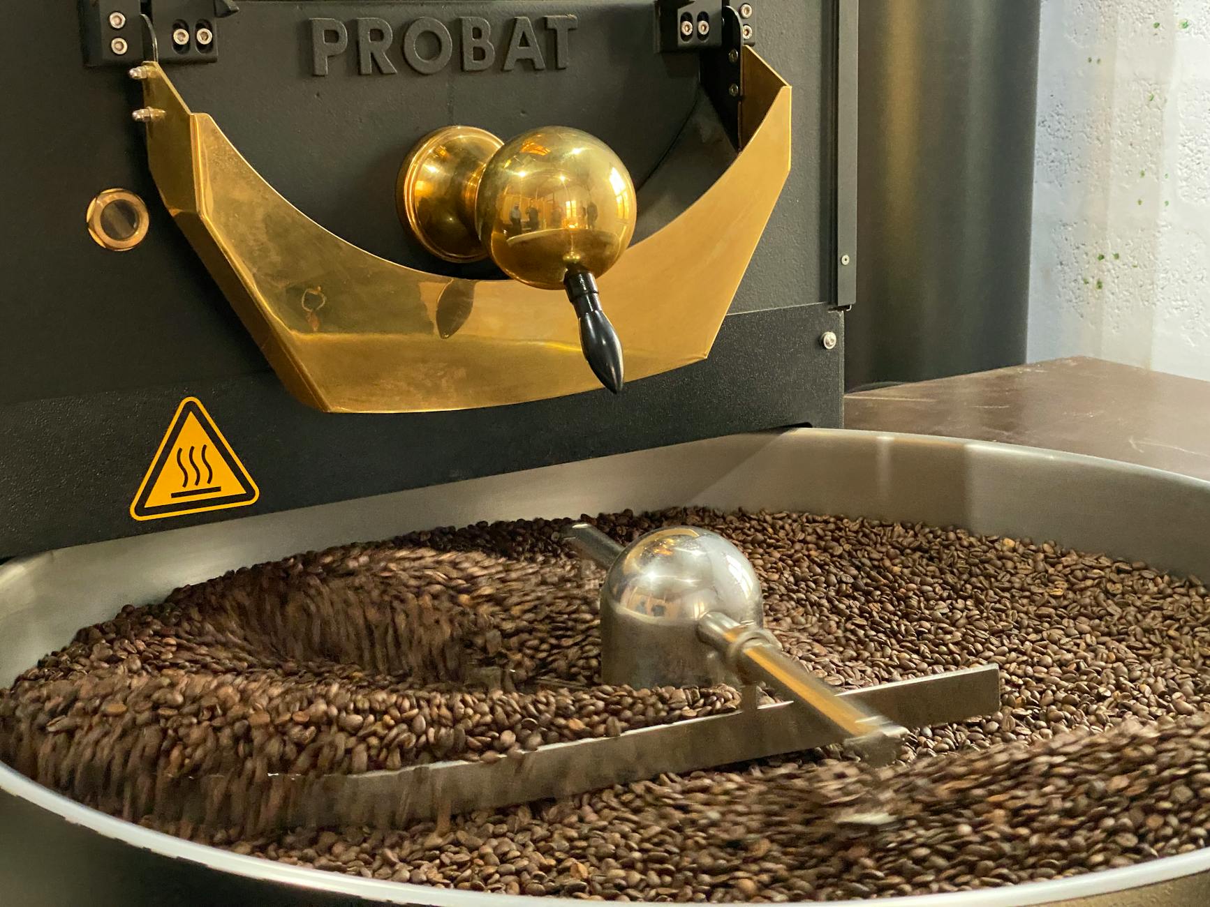 Kaffeeröstmaschine — Handwerkliche Röstung bei Test-Zerum